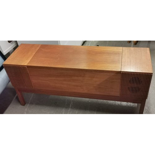 237 - 125 x 36 x 56 cm  HMV vintage radiogram model 2345