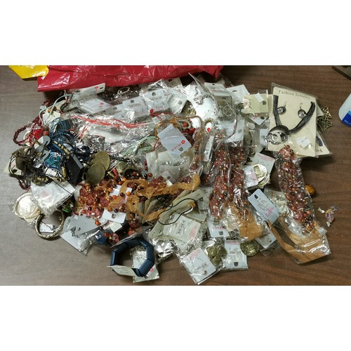 158 - Nearly 4 kg of new and priced, some individually bagged, fashion and costume jewellery necklaces, br... 