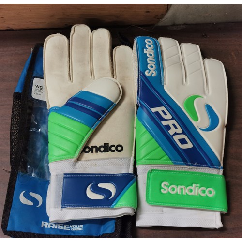 116 - Pair of Sondico pro adult large goalkeepers gloves in original bag