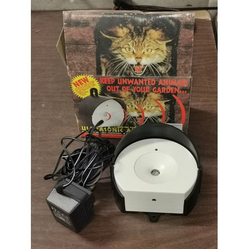 160 - Boxed ultrasonic animal chaser/deterrent