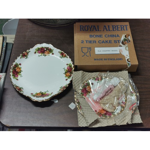 69 - Boxed and unused Royal Albert old country roses 2 tier cakestand and unboxed but mint cake plate