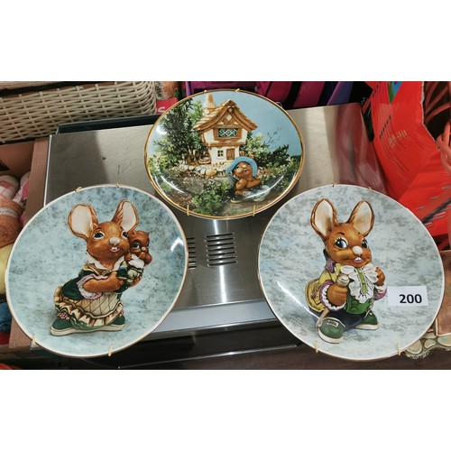 200 - 3 x Elizabethan bone china, Pendelfin limited edition collectors plates with wall hang brackets