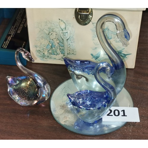 201 - Graduated pair of lustre art glass swans on mirrored base plus 1 x other similar loose