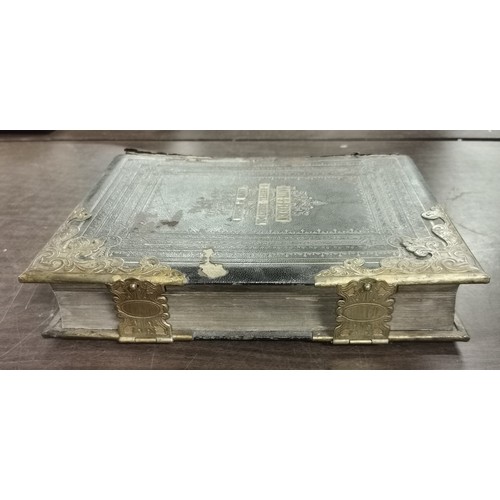 100 - 19th century gold leaf Welsh bible in good condition