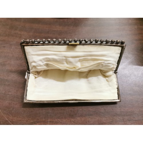 102 - Ladies vintage beaded clutch bag with white metal clip