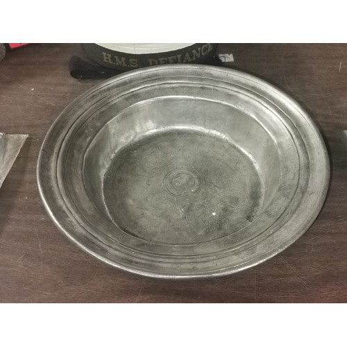 422 - 26.5 cm diameter pewter bowl