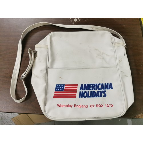 444 - American Holidays Wembley shoulder travel bag