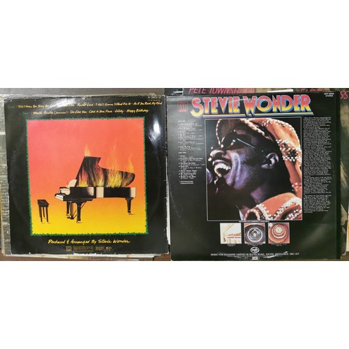 607 - 2 x Stevie Wonder vinyl albums - Hotter than July & Light my fire, both in very good condition