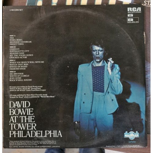 669 - David Bowie - David live, gatefold sleeve double vinyl album in good condition