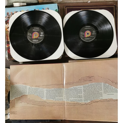 681 - The Beatles - Historic first live recordings, gatefold sleeve double vinyl album in very good condit... 