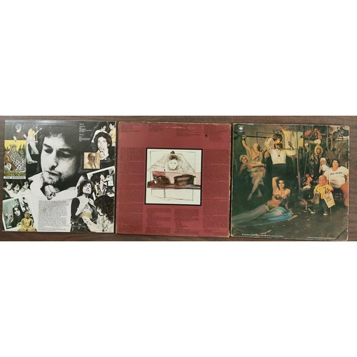 322 - Bundle of 3 x Bob Dylan vinyl albums in good-very good condition being 86003 Desire, S69097 Blood on... 