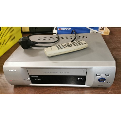 85 - Silver Daewoo ST220P VCR with remote control