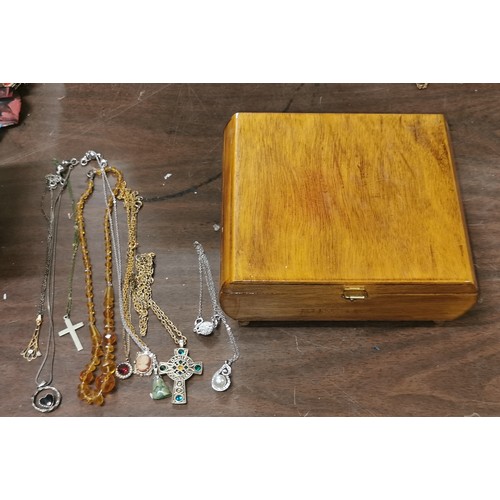 157 - Small wooden jewellery box and contents - mostly necklaces with pendants