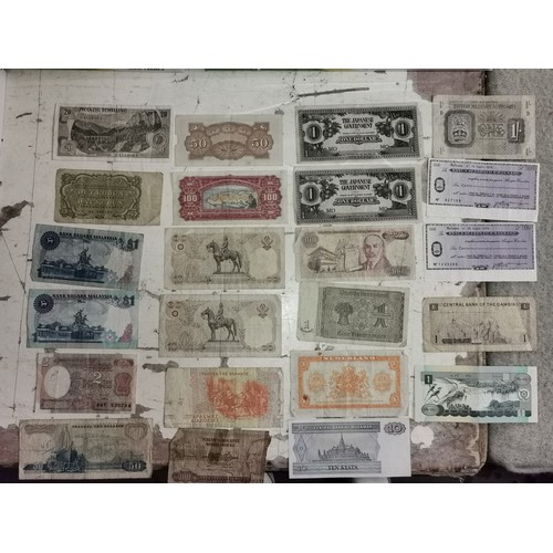 17 - Bundle of 23 x assorted vintage international bank notes