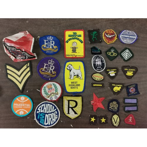 304 - Bundle of assorted girl guide and other cloth badges