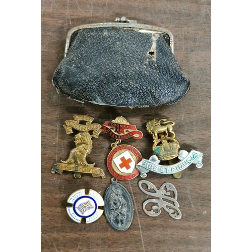 37 - Bundle of 6 x assorted vintage enamel badges and military cap badges etc in old leather purse