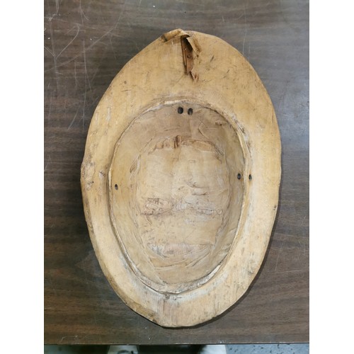 74 - 34 x 23 cm old carved Asian mask