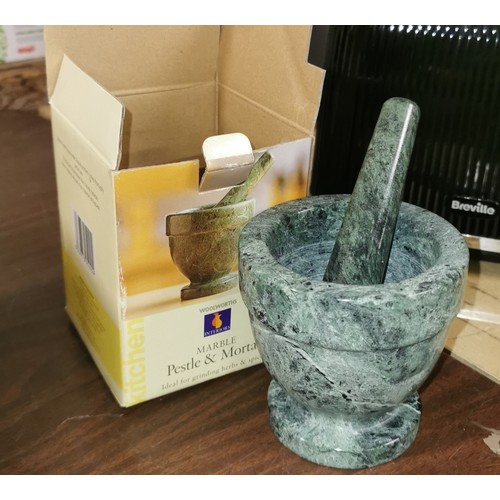 261 - Boxed marble pestle and mortar