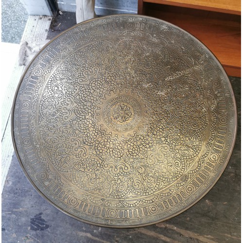 89 - 60 cm diameter and 50 cm tall ornate brass top, cab' leg table