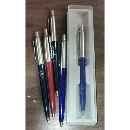 198 - Bundle of 5 x assorted parker pens including 1 in case