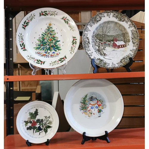 100 - 4 x assorted Christmas plates with stands - Spode, Portmeirion, Johnsons and Barratts