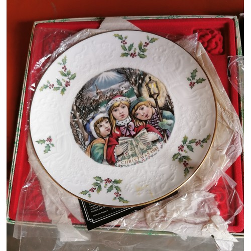 110 - Boxed Royal Doulton 1981 christmas plate