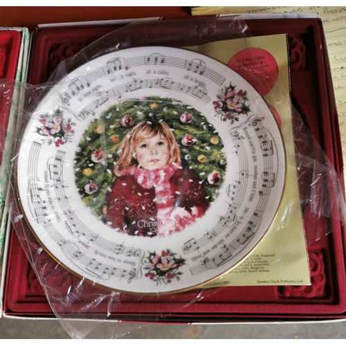 111 - Boxed Royal Doulton 1983 christmas plate