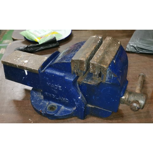 93 - Record No' 4 bench vice - working order