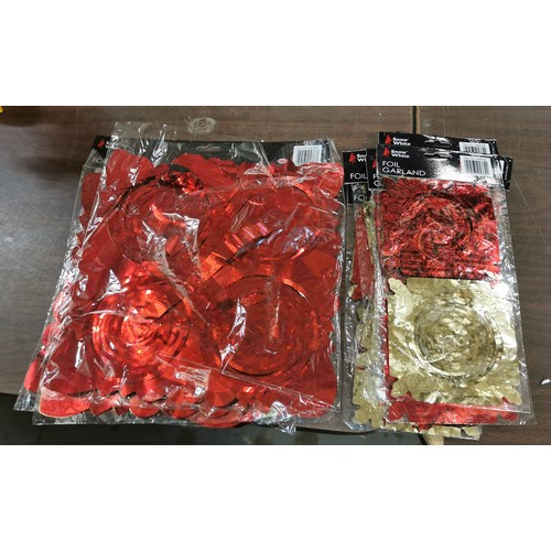 163 - 3 x large and 7 x small twin packs of foil garlands