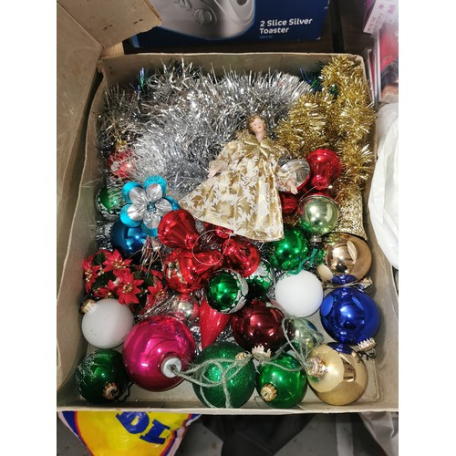 99 - Box of assorted christmas tree decorations