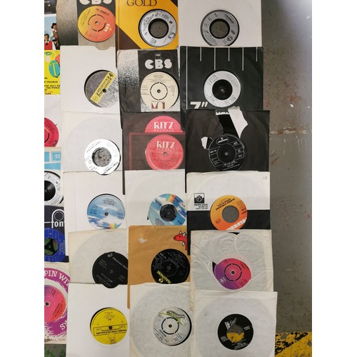 261 - Bundle of 34 in sleeves and 6 x loose, mainly 1970/80's vinyl singles