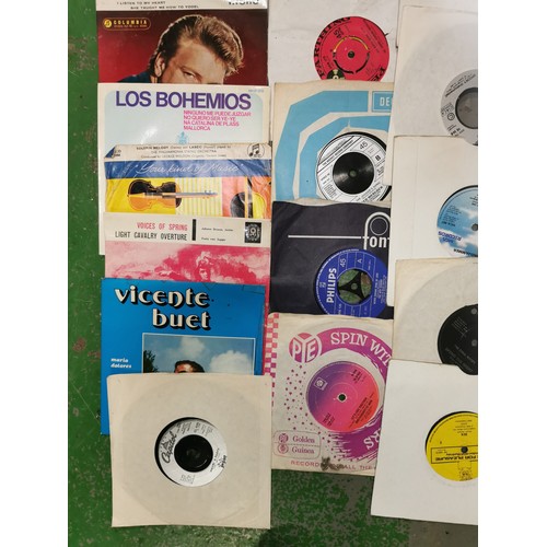 261 - Bundle of 34 in sleeves and 6 x loose, mainly 1970/80's vinyl singles