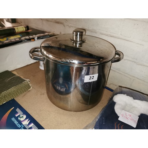 22 - Large Masterclass stainless steel cooking pot with lid