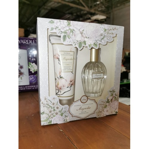 21 - M&S floral collection 'Magnolia' gift set