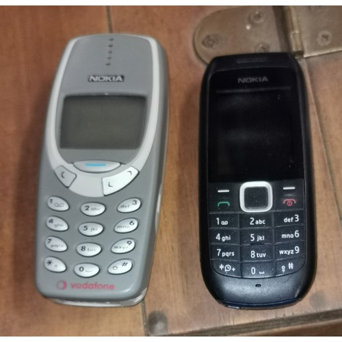 173 - 2 x retro Nokia mobile phones
