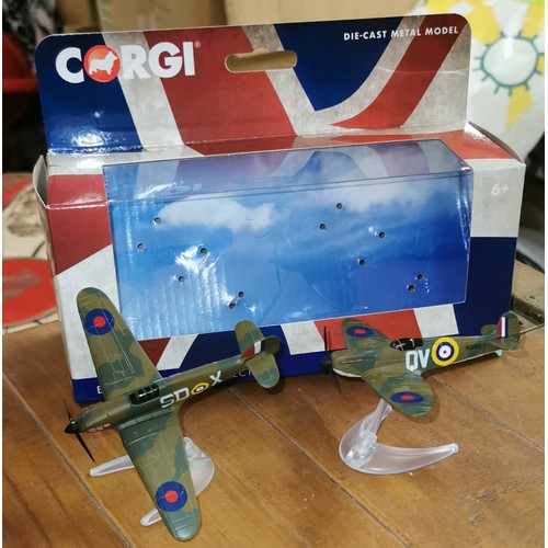 150 - Corgi CS90686, showcase battle of Britain collection 2 plane set