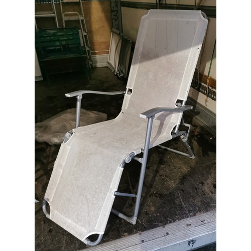 108 - Metal framed folding garden chair/lounger