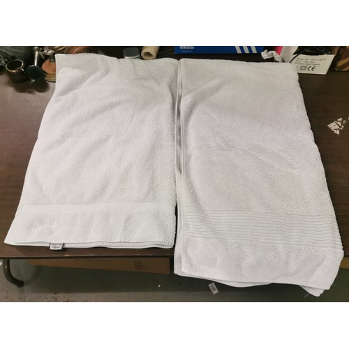 253 - 2 x large cotton bath towels