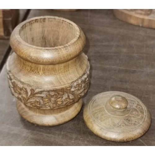 314 - Small bundle of wooden ware