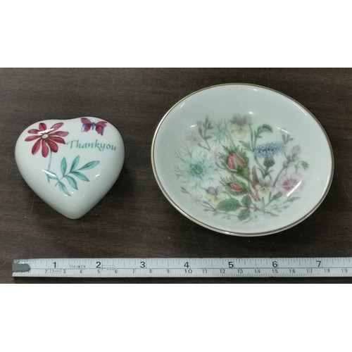 324 - Royal Worcester sentimental hearts 'thank you' heart and 11 cm diameter Aynsley wild tudor pin dish