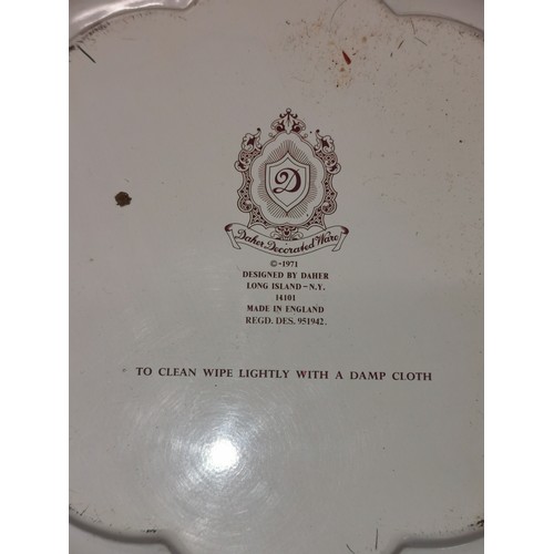 328 - 26 cm diameter 1971 Victorian look, Daher decorated ware tin tray