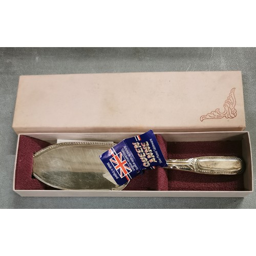 10 - Boxed Queen Anne silver plated cake server