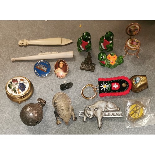 9 - Nice little bundle of assorted nick nacks