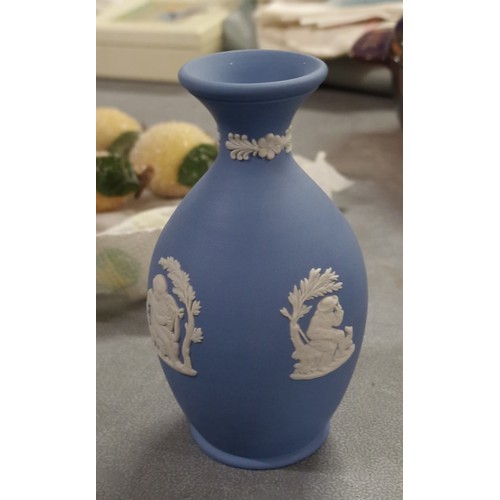 126 - 12 cm tall Wedgwood Jasper ware single stem vase