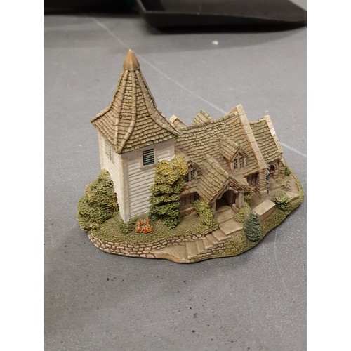 36 - 12.5 x 8 x 10 cm 1999 Greensted Church by Lilliput Lane ornament