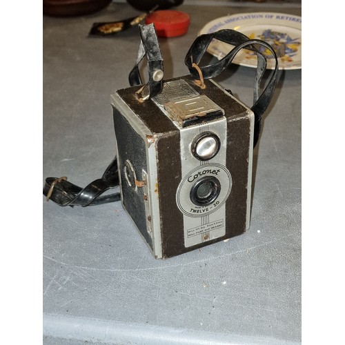 56 - Coronet twelve-20 vintage box camera