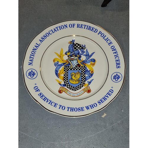 77 - 21 cm diameter National Association of Retired Police Officers (NARPO) cabinet plate