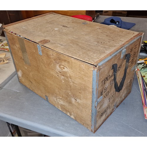 159 - 55 x 33 x 33 cm old wooden crate with lid