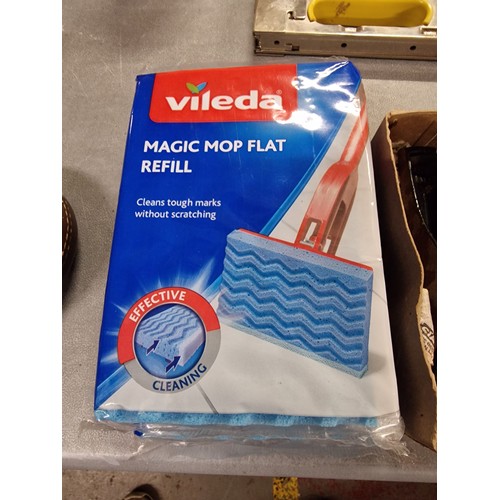 69 - 2 x new Vileda magic mop flat refills