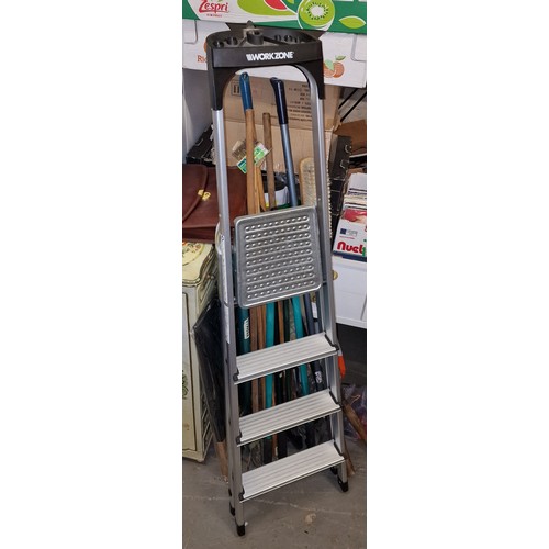 155 - Workzone 4 rung folding platform step ladder